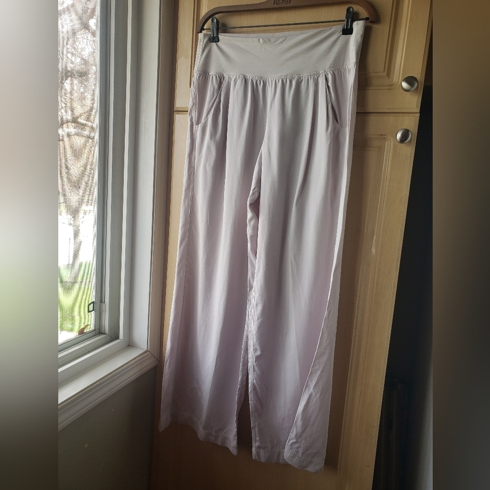 Rare Lululemon women's wide leg pants size 8
